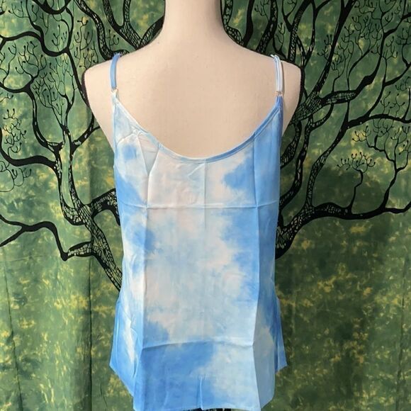 Spaghetti Strap buttoned tank top - Picture 3 of 8